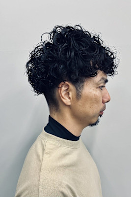 ツイストスパイラルパーマ 束感 マッシュショート 40代