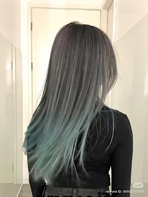 従来レイヤーカットに更に動きがあるグラデーションお色を