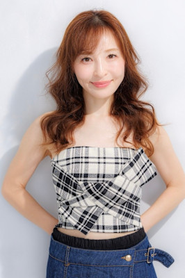 くびれレイヤーセミロングスタイル