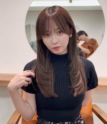 大人かわいいくびれミディラベンダーインナーカラー