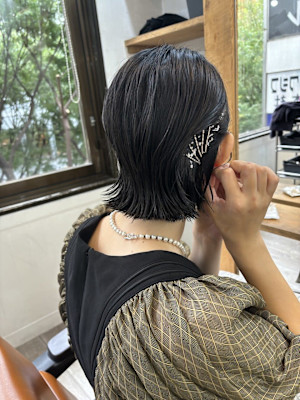 結婚式お呼ばれヘアアレンジ/切りっぱなしボブ/タイトヘア