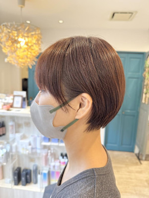 耳かけも可愛い丸みショートボブ