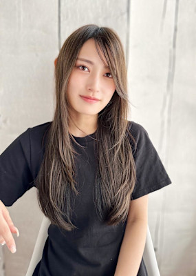 さらっと落ちるナチュラル内巻きレイヤー