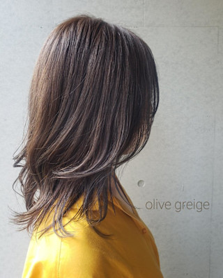 オリーブグレージュ