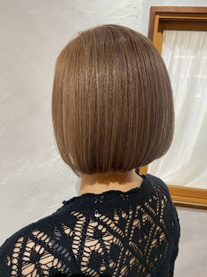 ショートボブ ベージュ 髪質改善 顔周りカット 20代