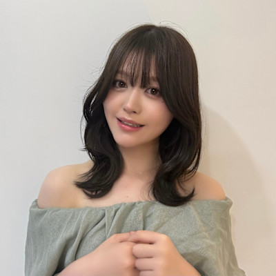 くびれミディアム顔周りレイヤーカットオリーブグレージュ