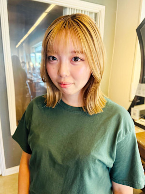 顔周りレイヤー/切りっぱなしボブ/ブリーチ