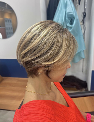 くびれショートヘア