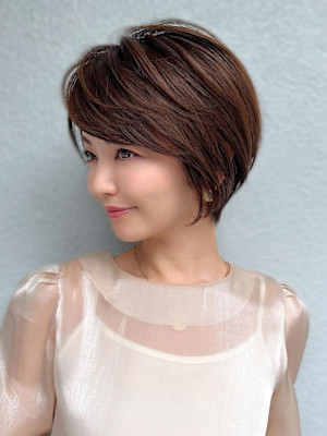 30代40代に人気の大人かわいい前髪ありのくびれショート