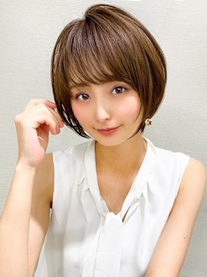 30代40代に人気の大人かわいい前髪ありのくびれショート