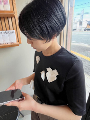 スタイリングで形変わるショートスタイル