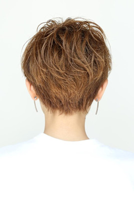 ミセスの明るめベリーショート