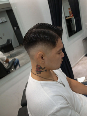 バーバーパートスタイルスキンフェードアイロンパーマ/渋谷