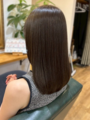 オリーブグレージュ 透明感カラー 髪質改善 20代 艶髪