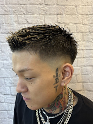 大人の品格と男前を強調するスキンフェード