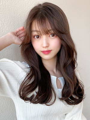 大人かわいいくびれヘアセミロング × ミルクティーベージュ