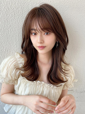 大人かわいいくびれヘアセミロング × ミルクティーベージュ