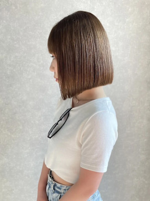 切りっぱなしボブ/艶カラー