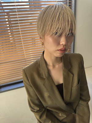 マッシュショート×ホワイトブロンド