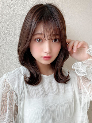 シースルーぱっつん前髪で結んでかわいいフェイスレイヤー