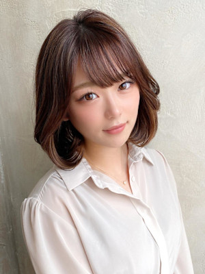 シースルーぱっつん前髪で結んでかわいいフェイスレイヤー