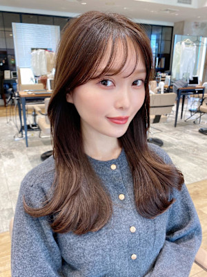 大人かわいいくびれヘアセミロング × ミルクティーベージュ