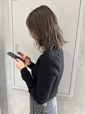 結べる外ハネボブ切りっぱなしボブミルクティーグレージュ