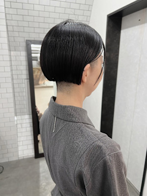 刈り上げ×切りっぱなし×ミニボブ