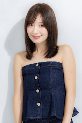 ミディアムレイヤー　顔周りレイヤー　ストレート