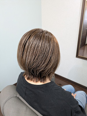 ファッションカラーで明るく綺麗な白髪染め×レイヤーボブ