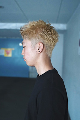 スパイキーショート／ハイトーン／平塚美容室