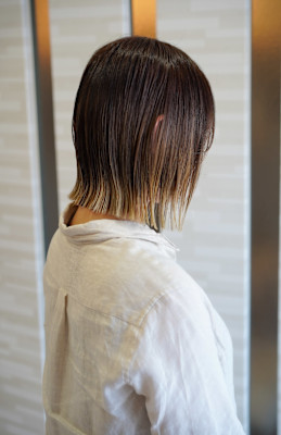 切りっぱなしボブ×裾カラー