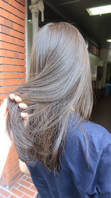 透明感オリーブベージュ