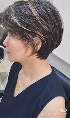 ショートの長さのレイヤースタイル