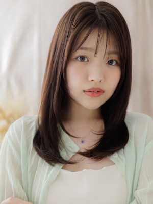 シースルーバングウルフミディアムレイヤー　オリーブグレー