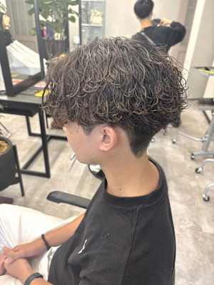 センターパート×波巻きパーマでこなれ感アップ