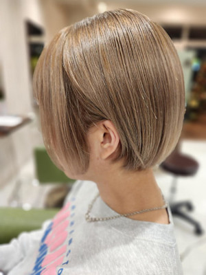 タイトボブ×ミルクティーベージュ