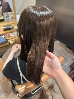 オリーブベージュ