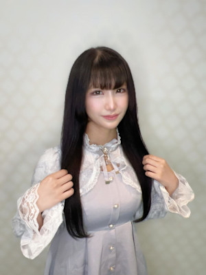 王道の黒髪ロングキター！