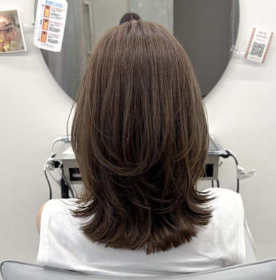 外ハネくびれミディ