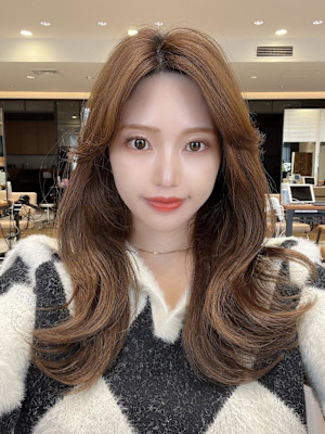 大人かわいいくびれヘアセミロング × ミルクティーベージュ