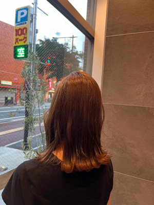 オリーブベージュ