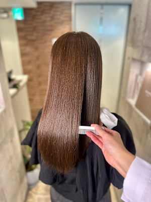 モカグレージュ/地毛風縮毛矯正