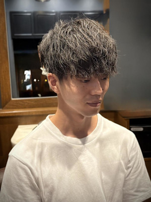 メンズ　ツイストパーマ　刈り上げ