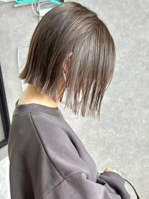 切りっぱなしボブ/グレージュ/イルミナカラー