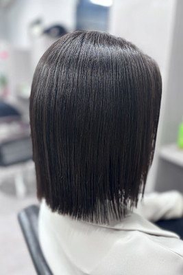 透明感オリーブの切りっぱなしボブ