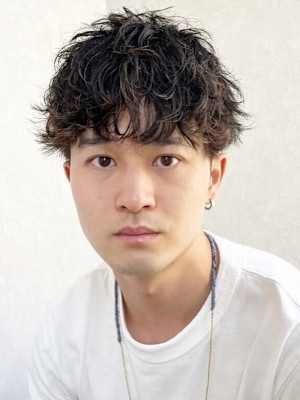 ツイストスパイラルパーマ 眉毛カット マッシュショート