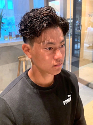 ベリーショート スペインカール アップバング 刈り上げ 束感