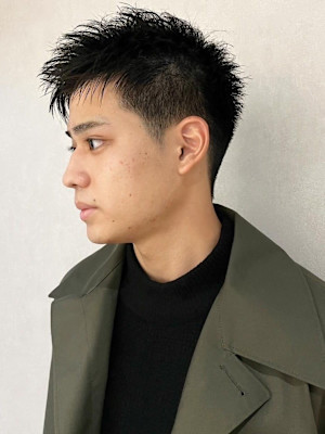 刈り上げショート ビジネス 黒髪 アップバング 20代