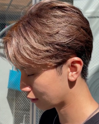 センターパートメンズマッシュ刈り上げ　